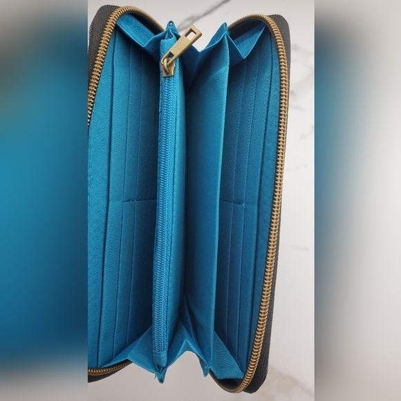 Travelon RFID Blocking Grey Animal Print Continental Wallet Wristlet - Picture 4 of 11